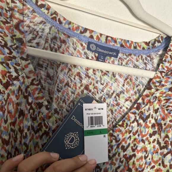 Democracy Nectarine Tiered Bell Sleeve V-Neck Printed Knit Top In Multi Size L - Picture 3 of 5